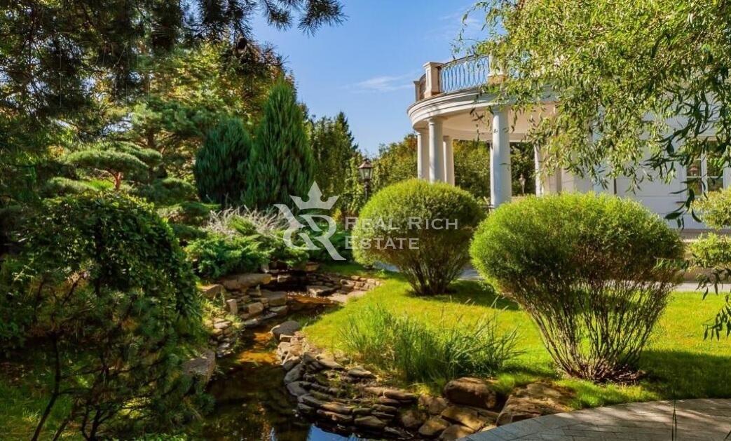 2-этажный коттедж 1 800 м² без отделки