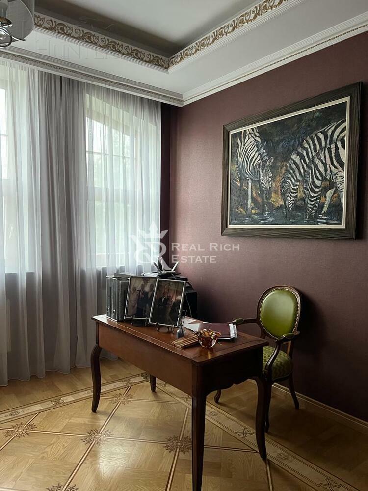 3-этажный коттедж 1 000 м² с отделкой