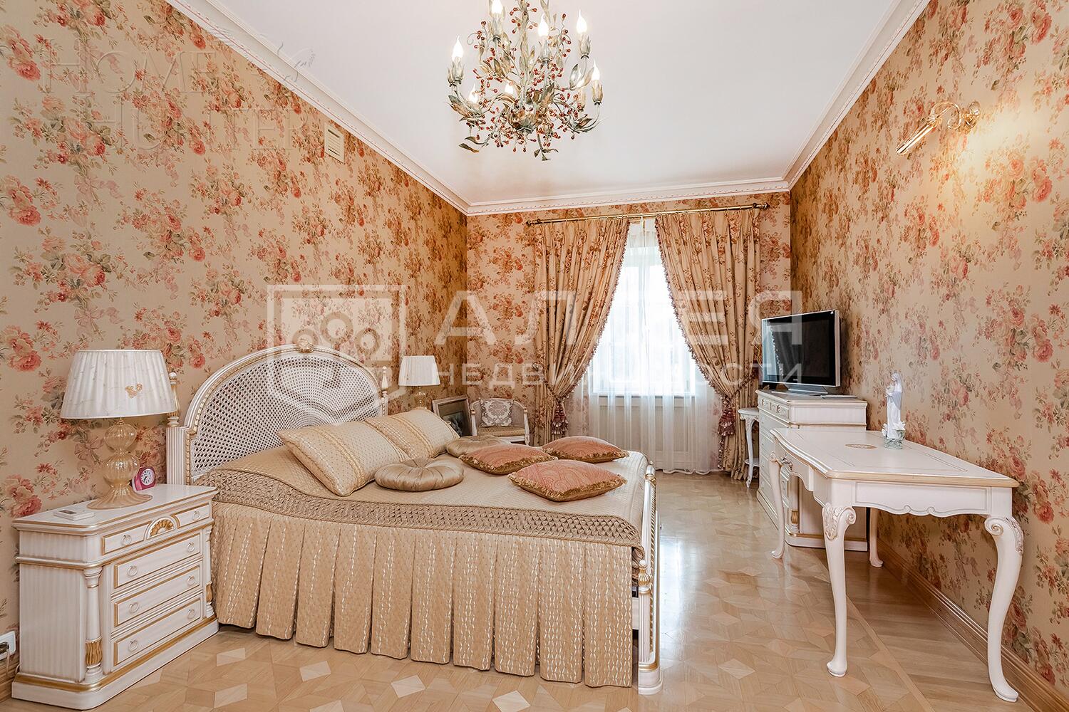 3-этажный коттедж 1 300 м² с отделкой