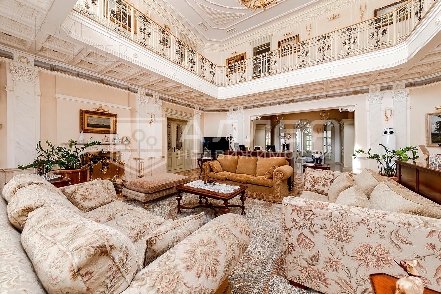 3-этажный коттедж 1 300 м² с отделкой