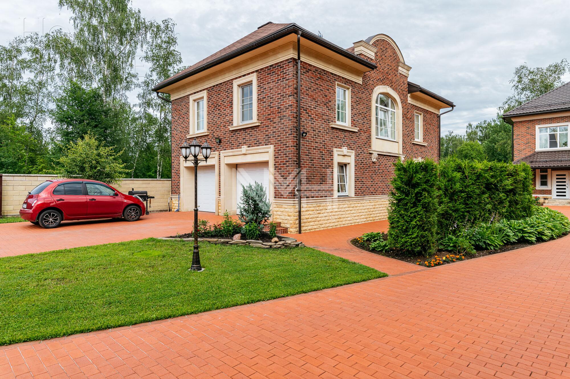 2-этажный коттедж 1 300 м² с отделкой