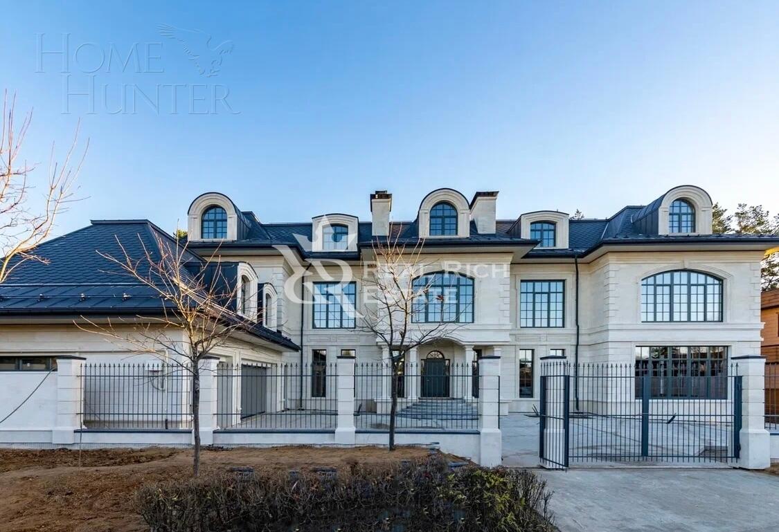 2-этажный коттедж 2 200 м² без отделки