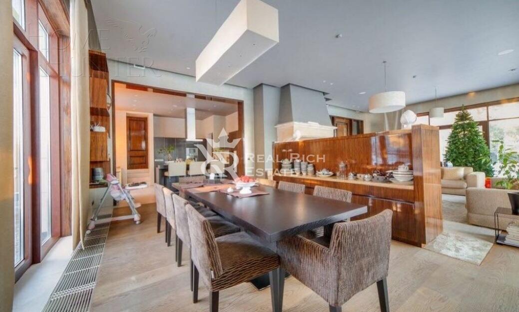 2-этажный коттедж 2 100 м² с отделкой