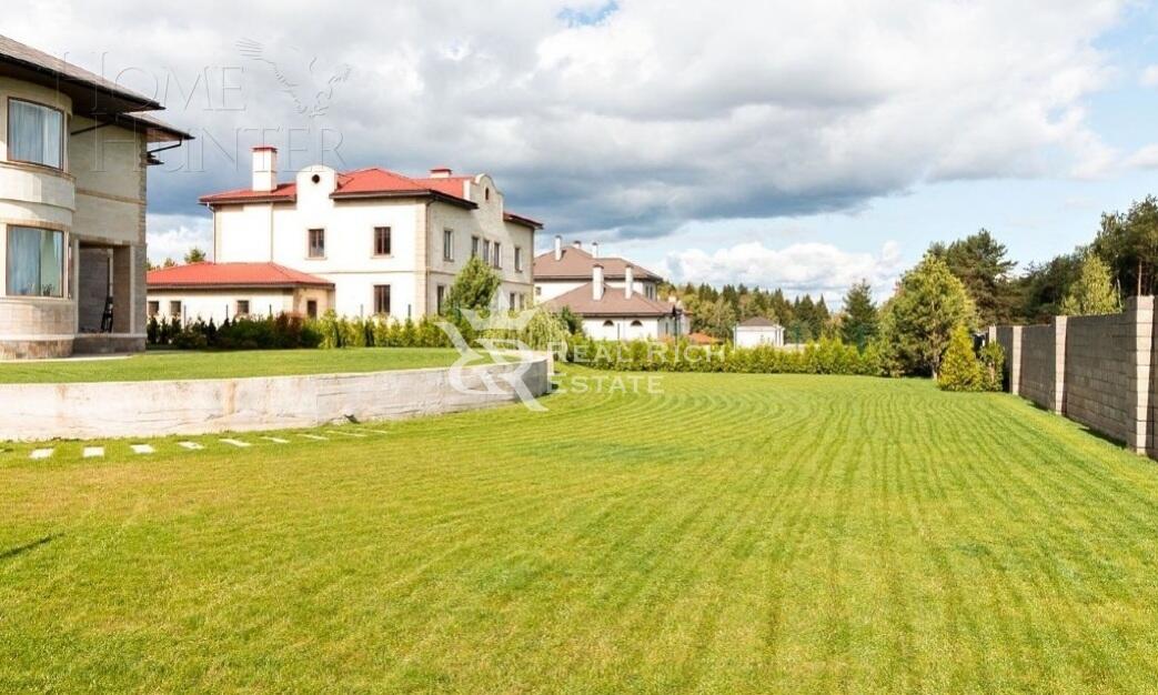 2-этажный коттедж 438 м² с отделкой