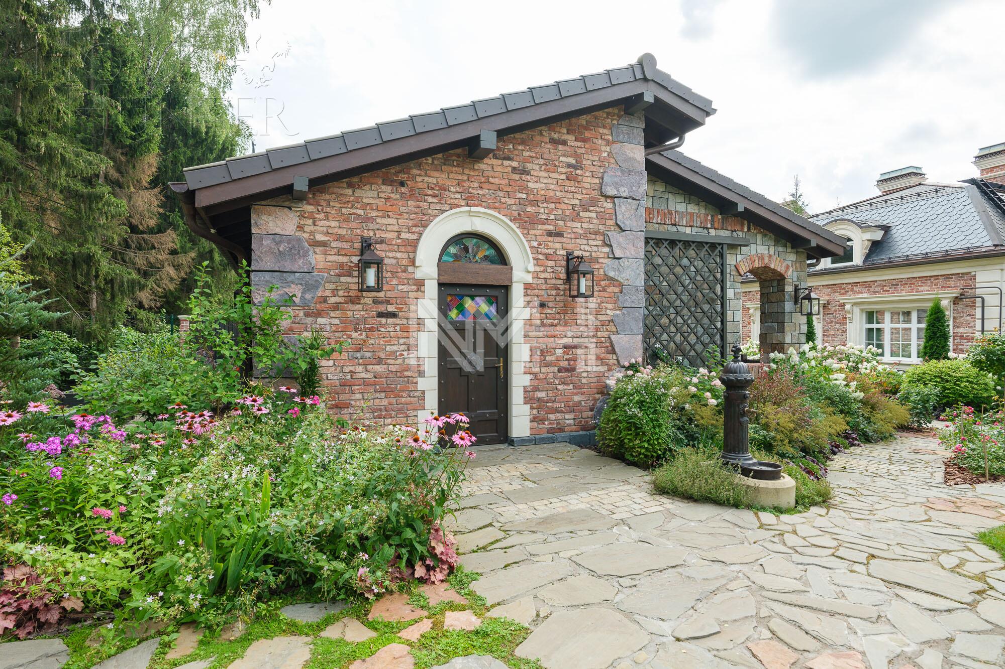 2-этажный коттедж 950 м² без отделки