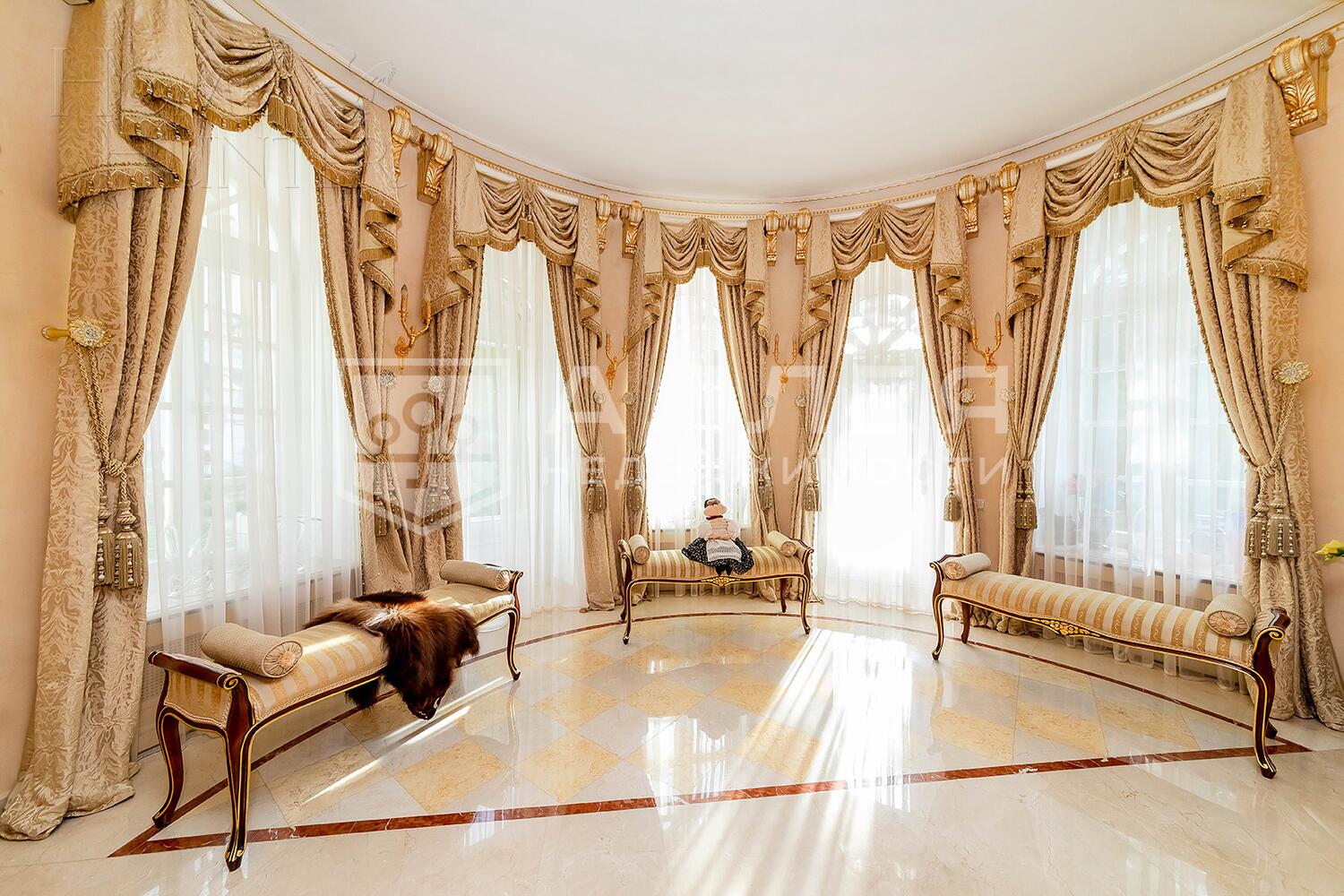 3-этажный коттедж 1 300 м² с отделкой