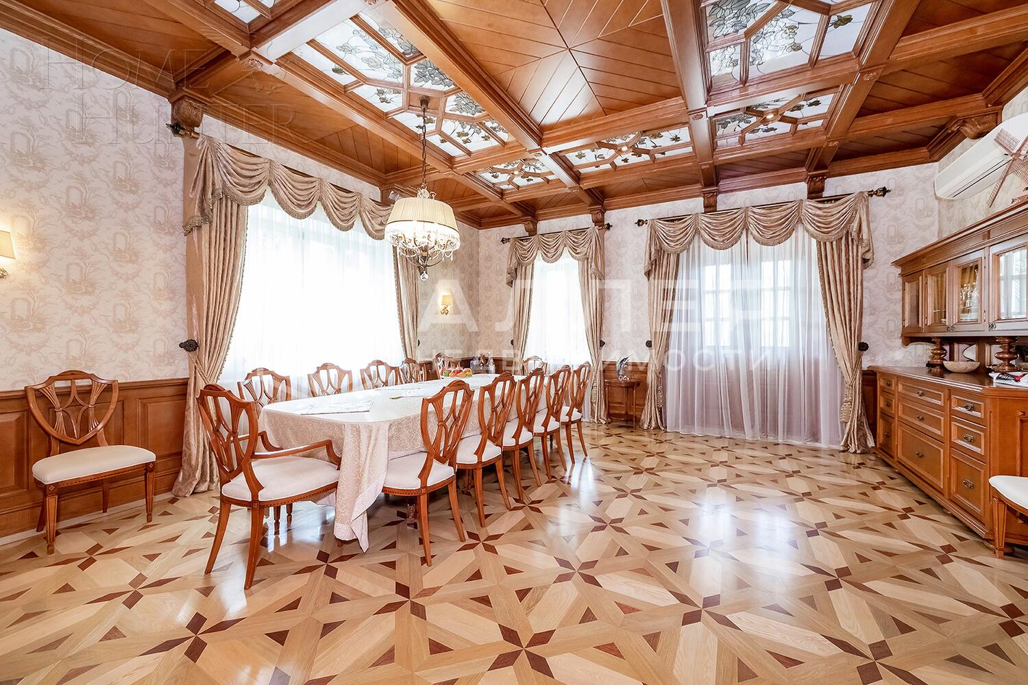 3-этажный коттедж 1 300 м² с отделкой