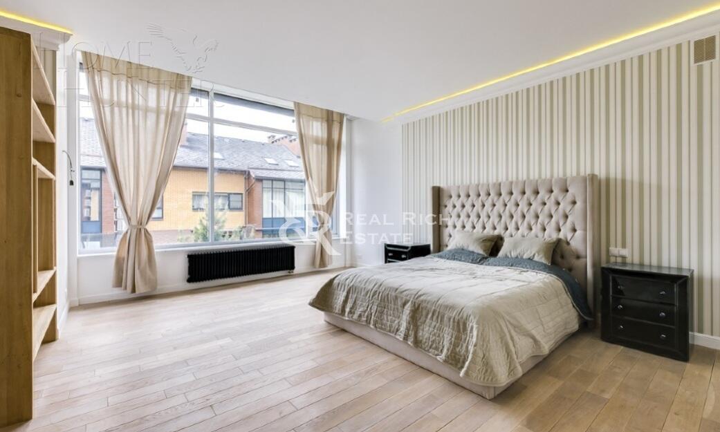 3-этажный таунхаус 360 м² с отделкой