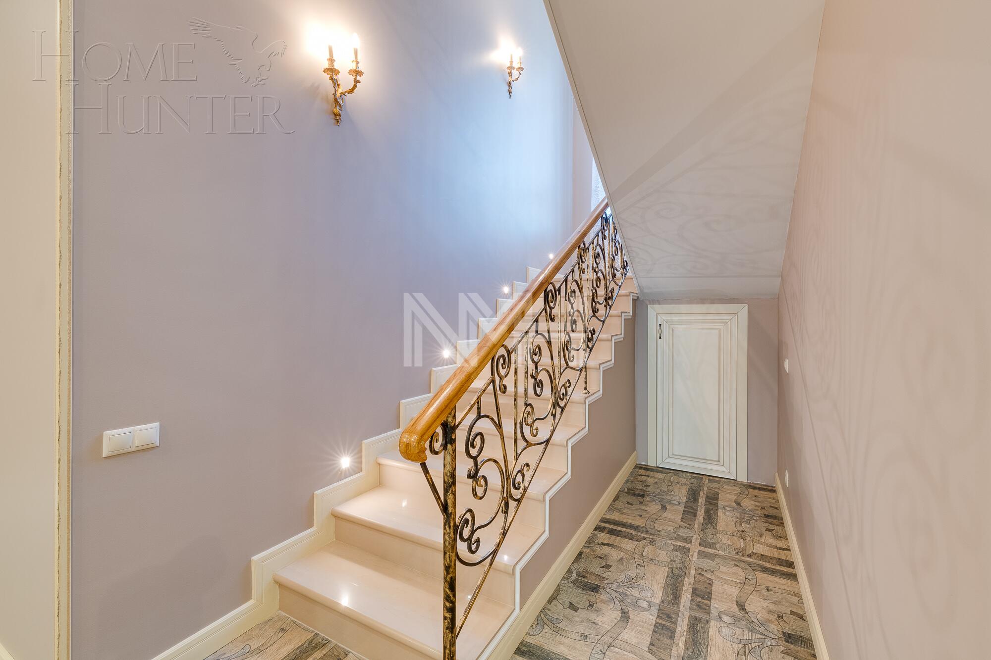 2-этажный коттедж 1 300 м² с отделкой