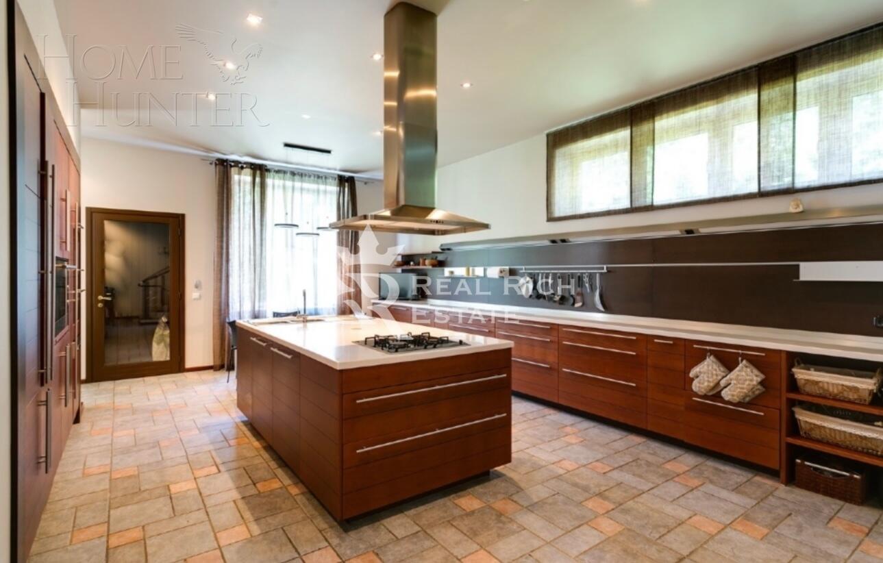 3-этажный коттедж 840 м² с отделкой