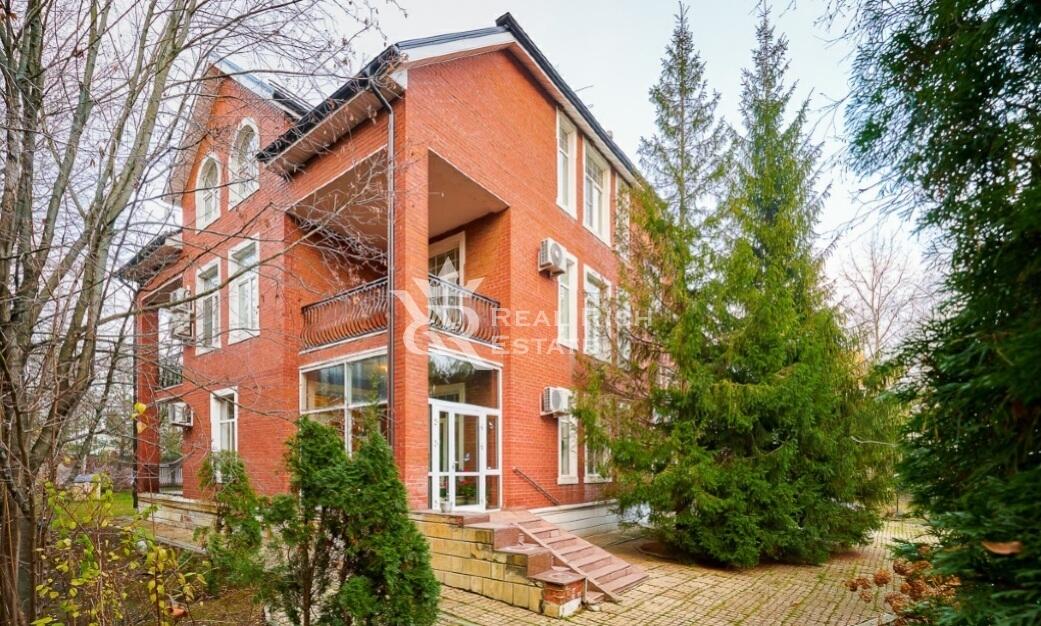 3-этажный коттедж 722 м² с отделкой