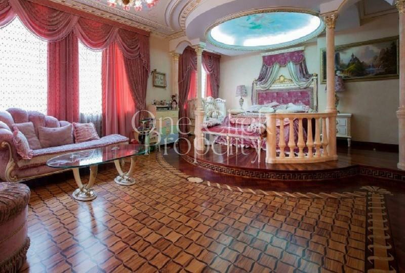 10-КОМН. КВАРТИРА С ОТДЕЛКОЙ 560 М² НА 4 ЭТАЖЕ