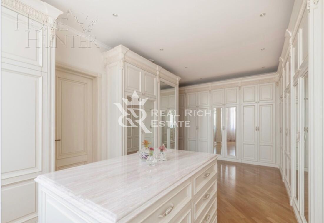 3-этажный коттедж 1 800 м² с отделкой