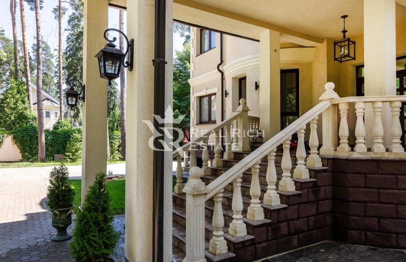 2-этажный коттедж 850 м² с отделкой