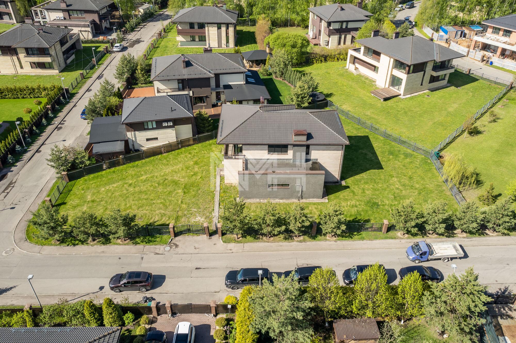 2-этажный коттедж 296 м² без отделки