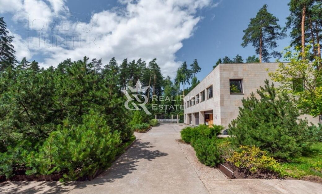 2-этажный коттедж 2 200 м² с отделкой