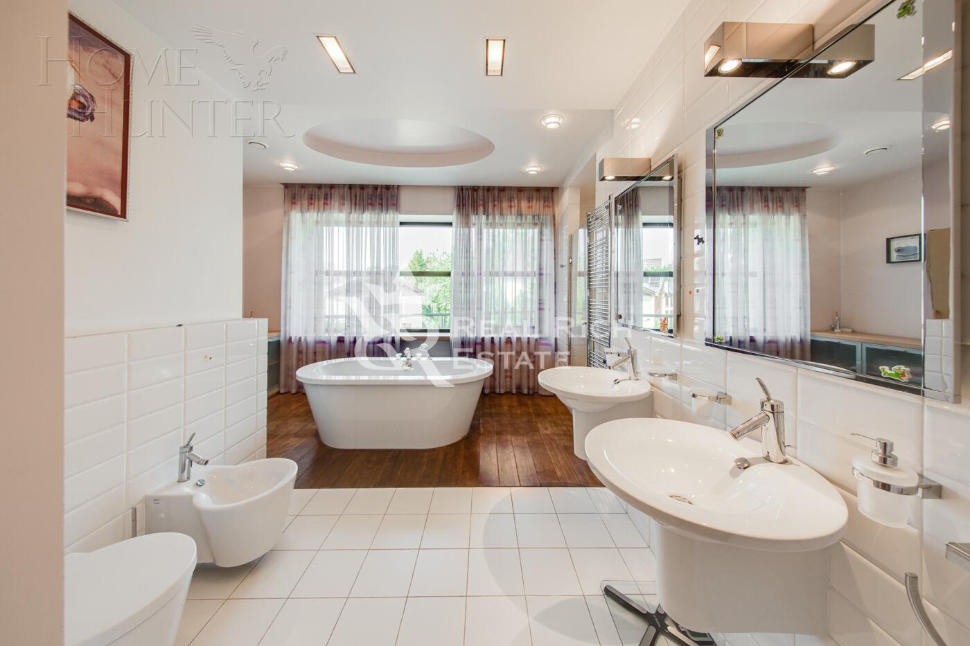 2-этажный коттедж 1 100 м² с отделкой