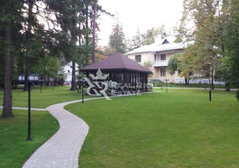 3-этажный коттедж 1 623 м² с отделкой