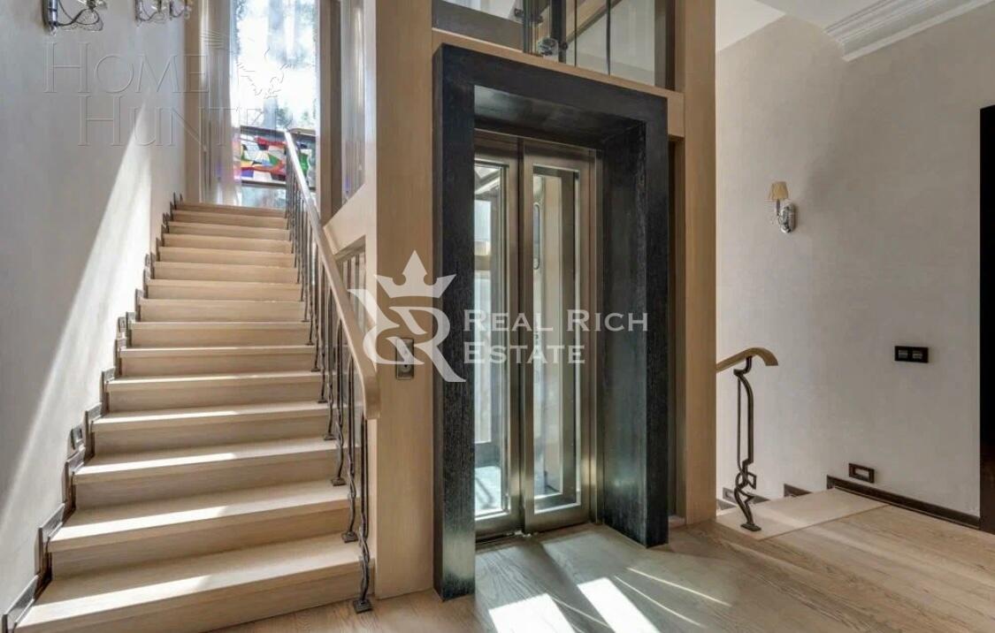 3-этажный коттедж 1 500 м² с отделкой