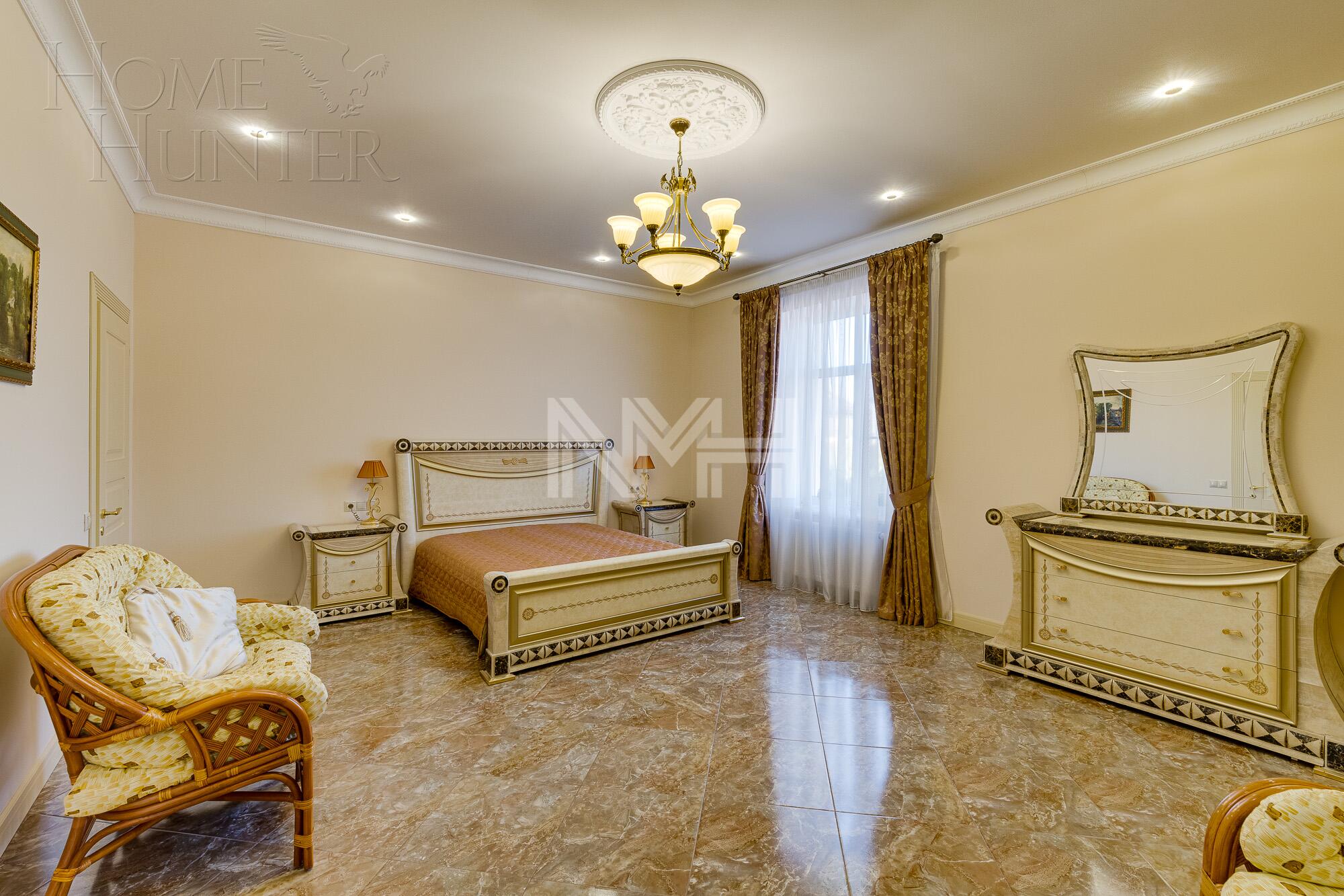 2-этажный коттедж 1 300 м² с отделкой