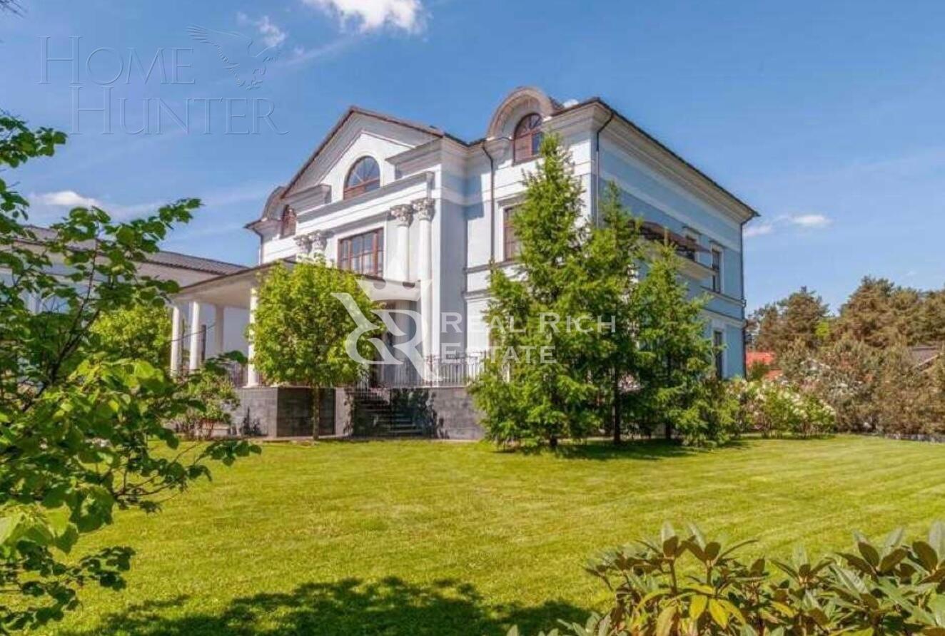 3-этажный коттедж 1 800 м² с отделкой