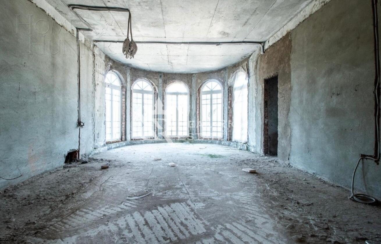 2-этажный коттедж 2 500 м² без отделки