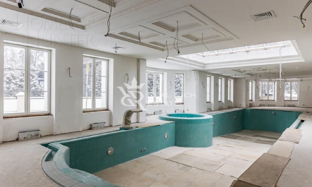 2-этажный коттедж 2 200 м² без отделки