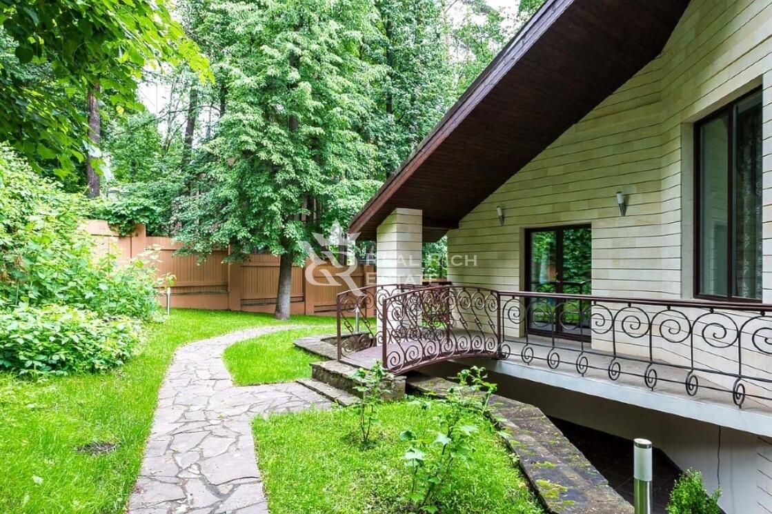 2-этажный коттедж 825 м² с отделкой