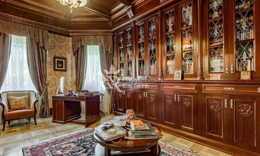 2-этажный коттедж 1 800 м² без отделки