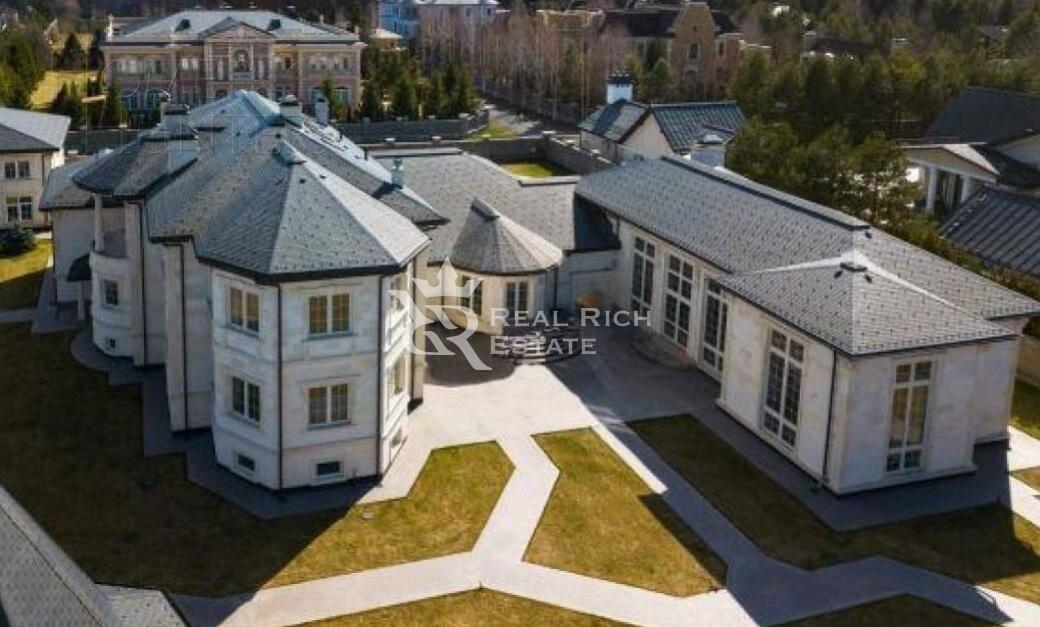 2-этажный коттедж 1 300 м² без отделки