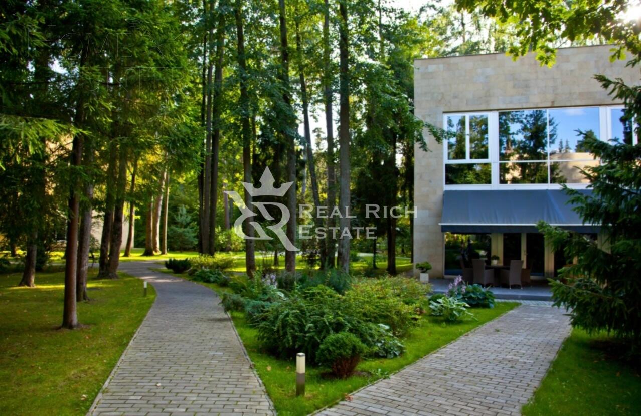 2-этажный коттедж 1 518 м² с отделкой