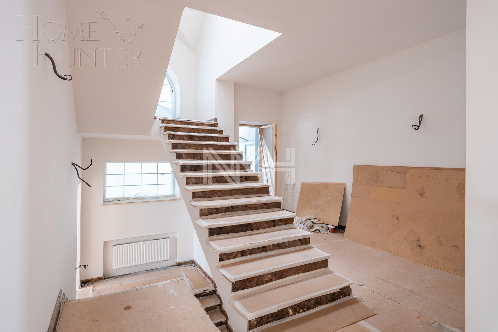 3-этажный коттедж 1 162 м² с отделкой