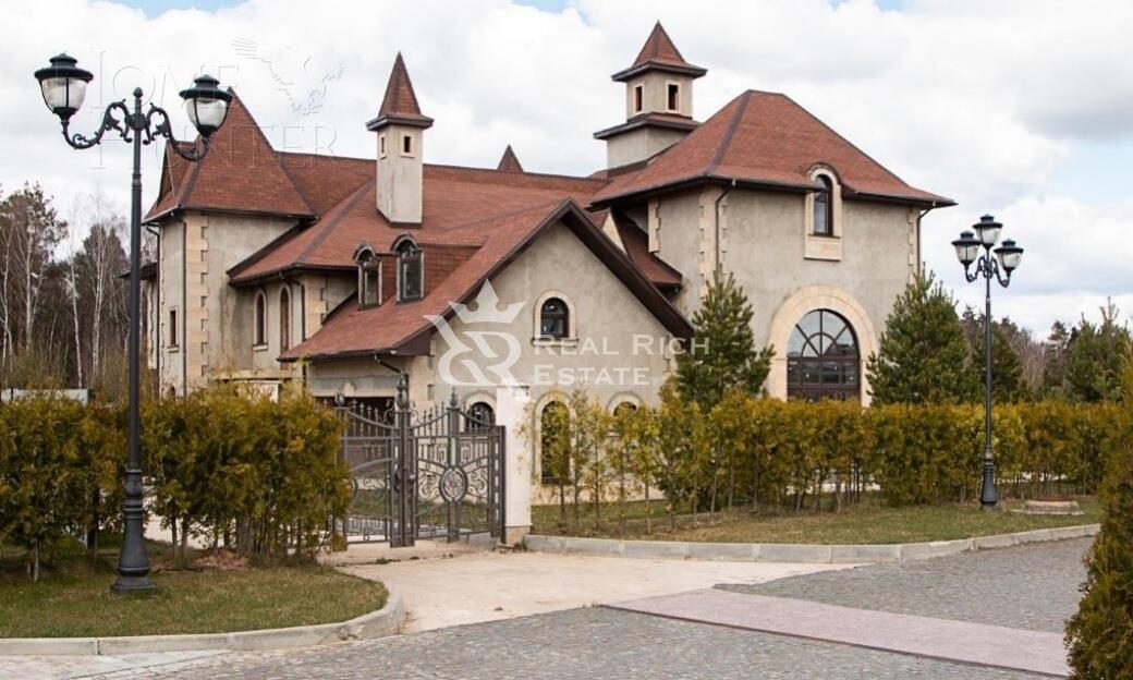 3-этажный коттедж 520 м² без отделки