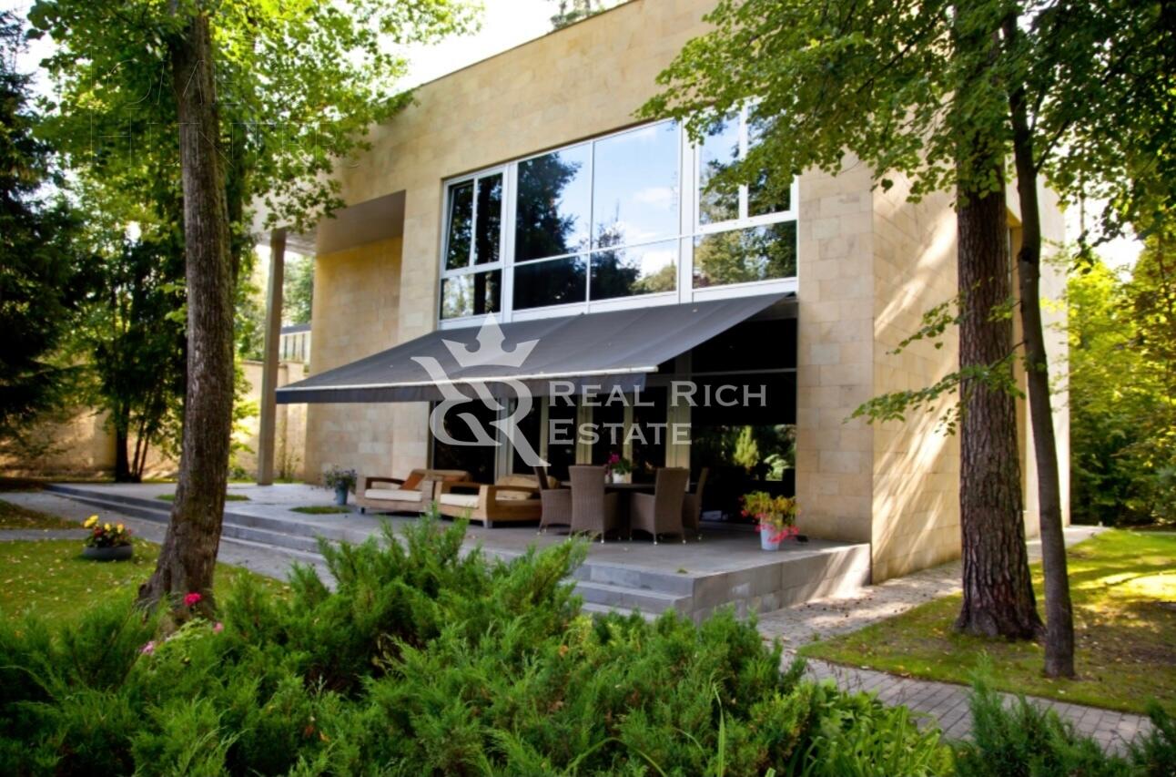 2-этажный коттедж 1 518 м² с отделкой