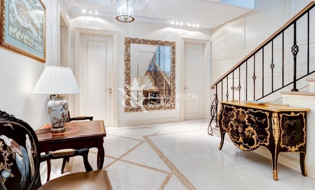 3-этажный таунхаус 340 м² с отделкой