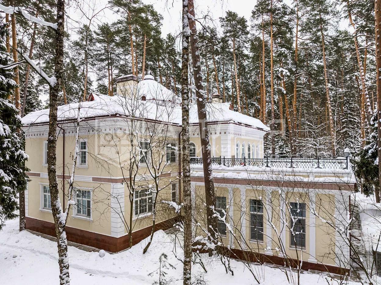 2-этажный коттедж 1 250 м² с отделкой