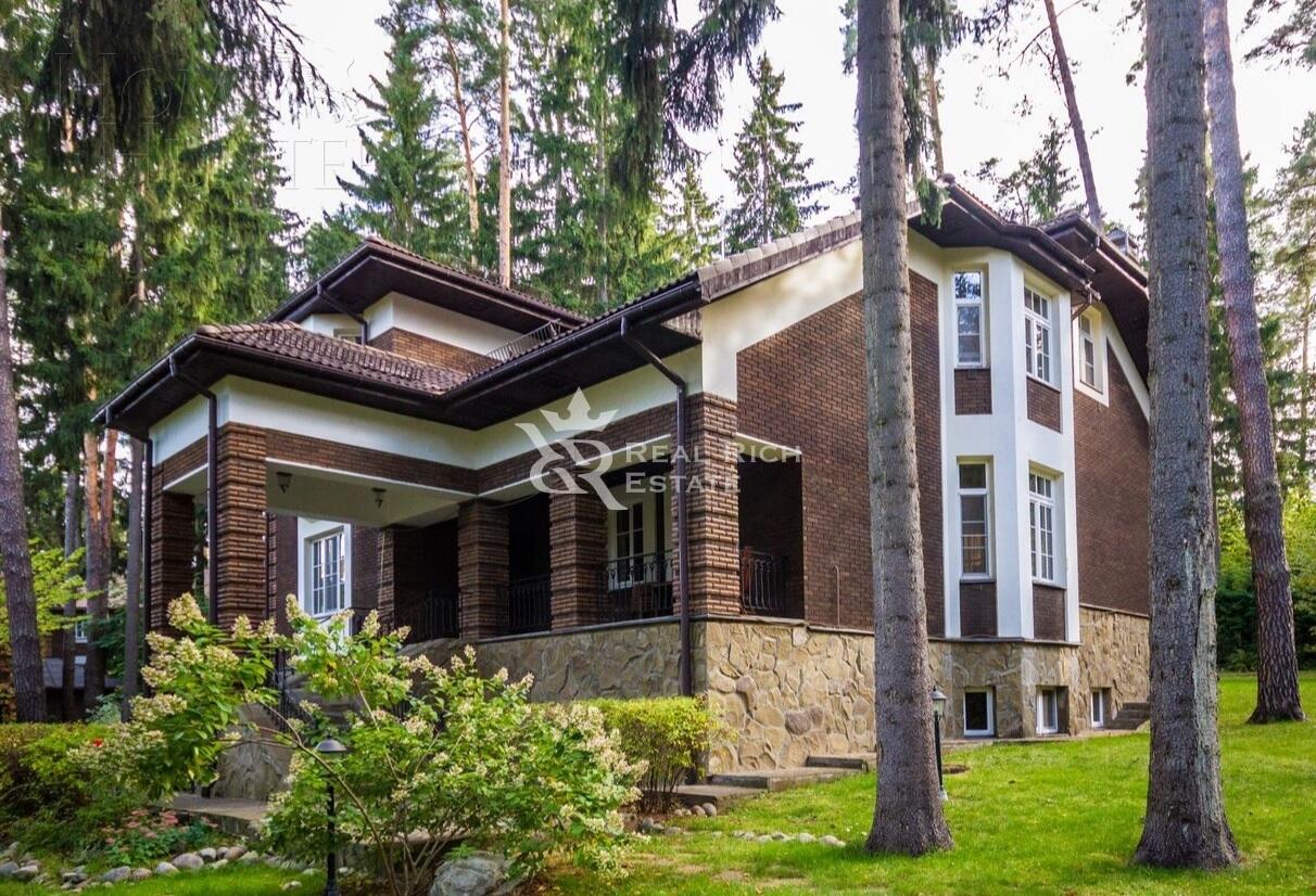 2-этажный коттедж 550 м² с отделкой