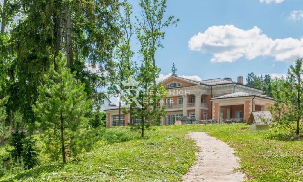 2-этажный коттедж 3 000 м² без отделки