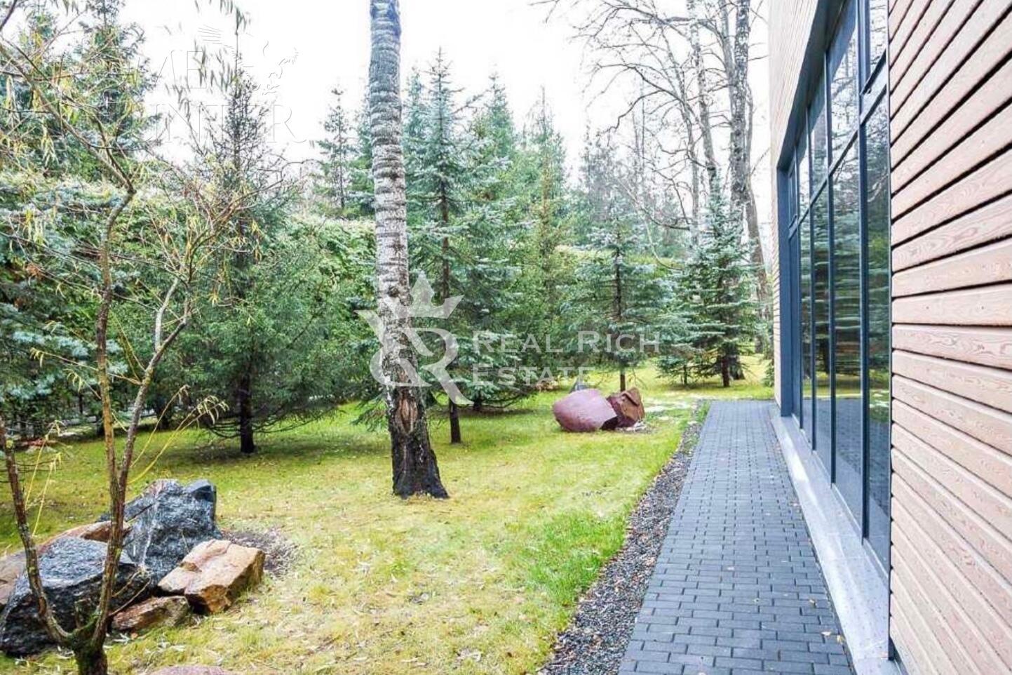 2-этажный коттедж 2 500 м² с отделкой