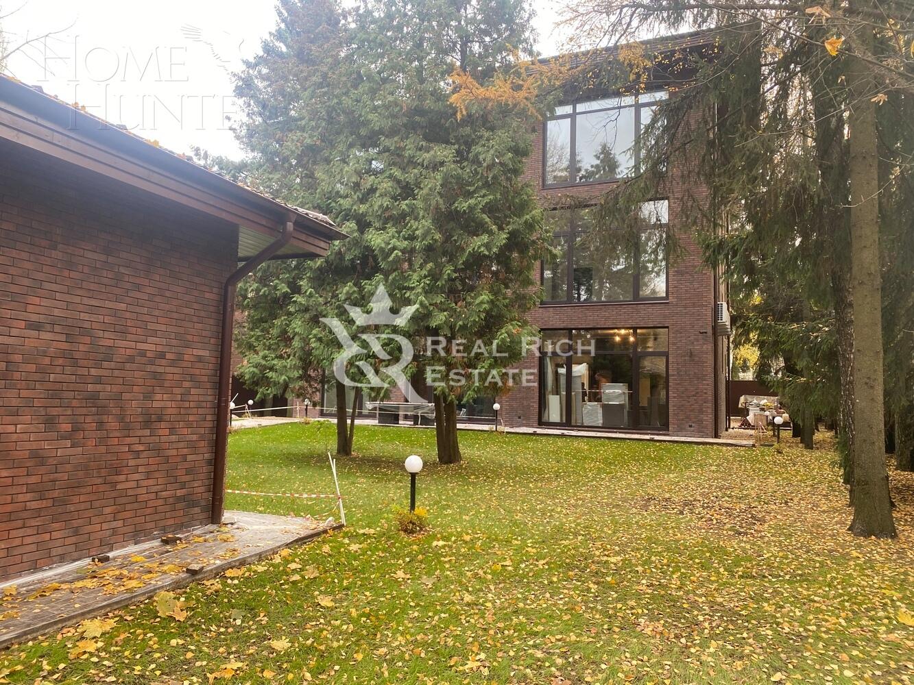 3-этажный коттедж 600 м² с отделкой