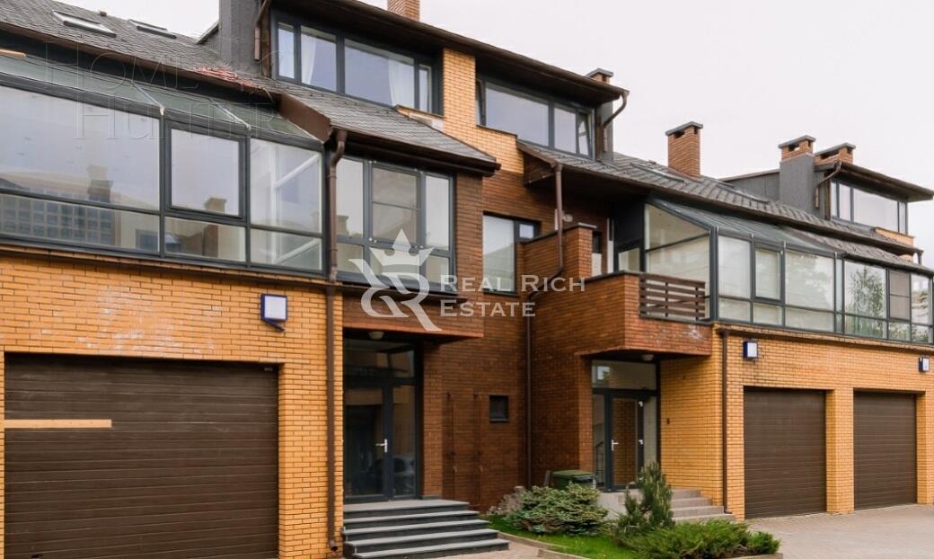 3-этажный таунхаус 360 м² с отделкой