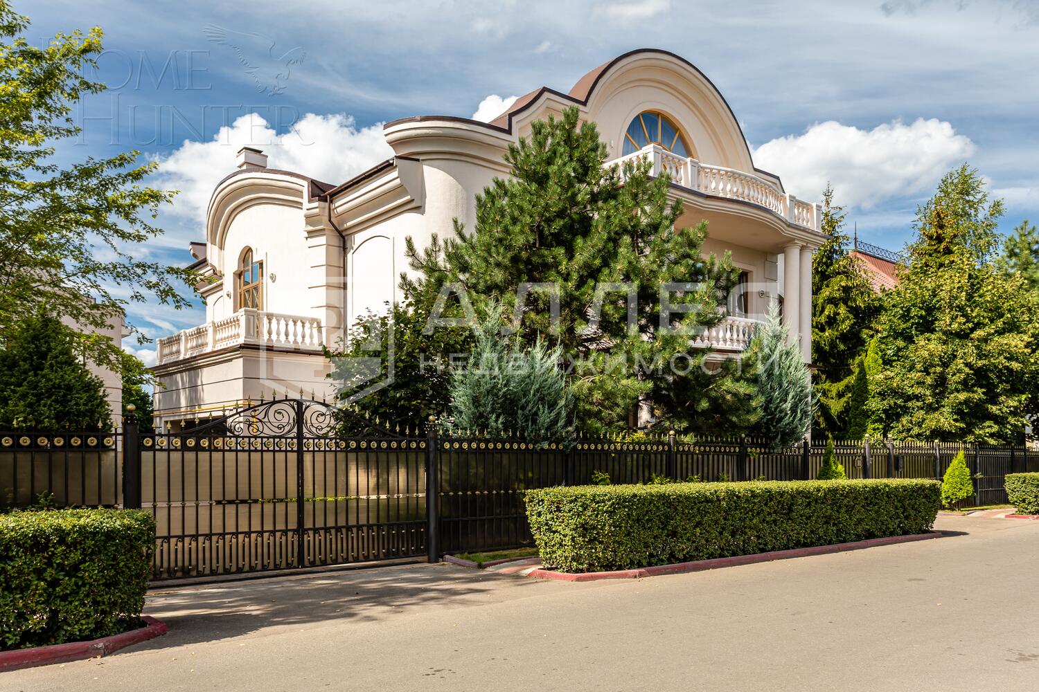 3-этажный коттедж 650 м² с отделкой