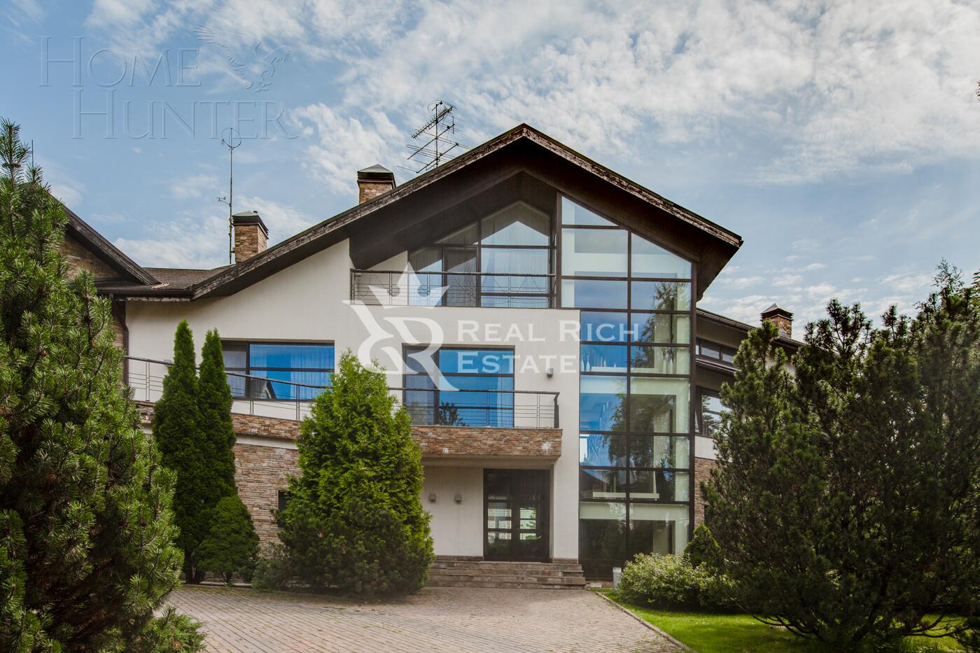 2-этажный коттедж 1 100 м² с отделкой