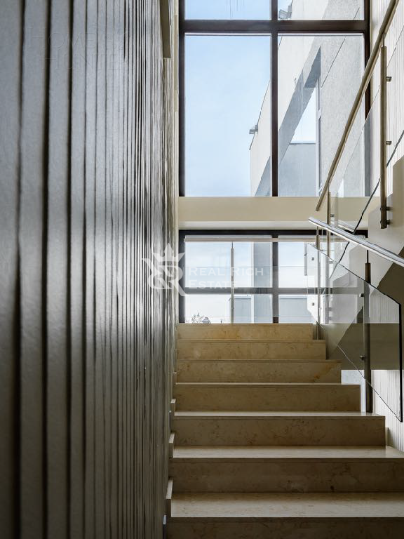 2-этажный коттедж 1 232 м² с отделкой