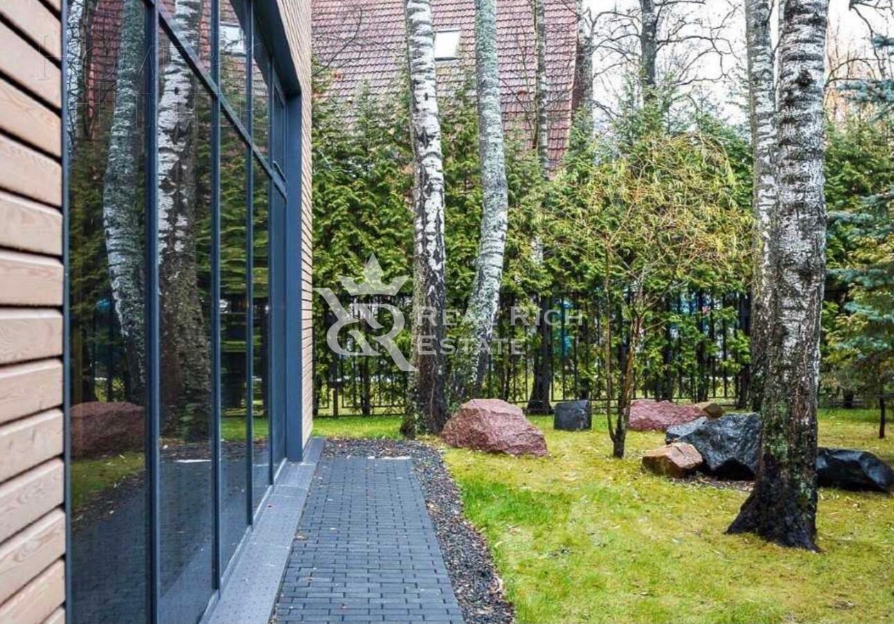 2-этажный коттедж 2 500 м² с отделкой