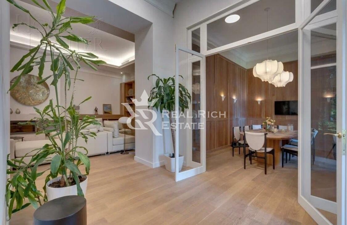 3-этажный коттедж 1 500 м² с отделкой