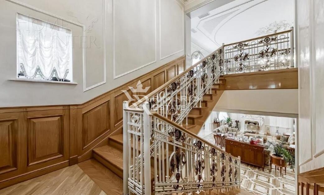 2-этажный коттедж 1 800 м² без отделки