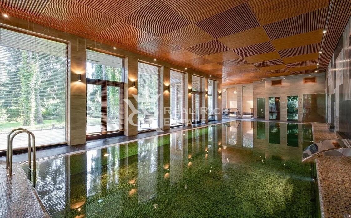 3-этажный коттедж 1 500 м² с отделкой