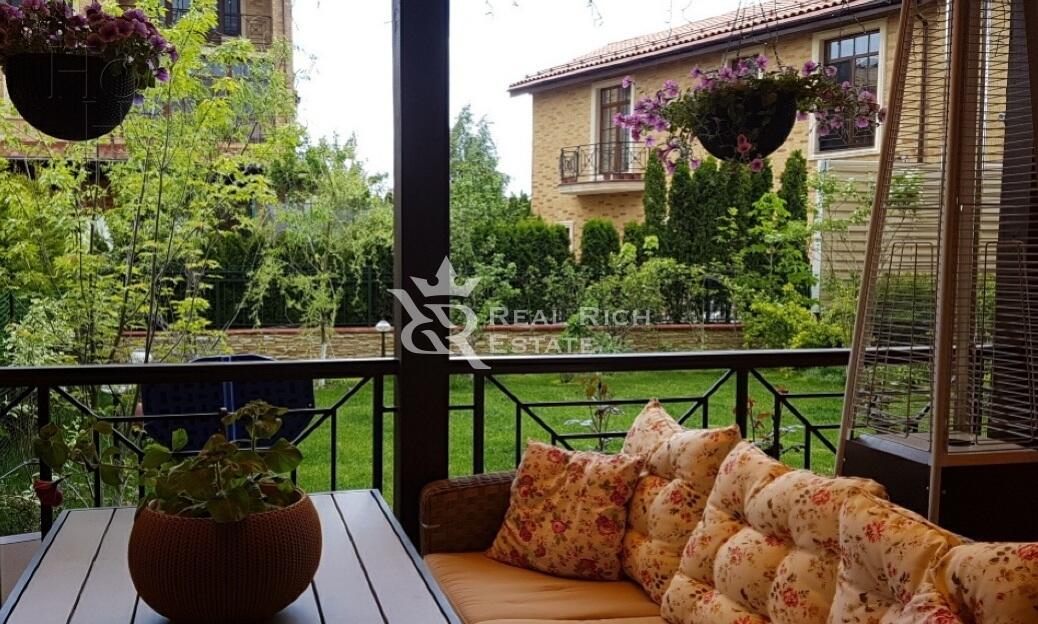 3-этажный таунхаус 390 м² с отделкой