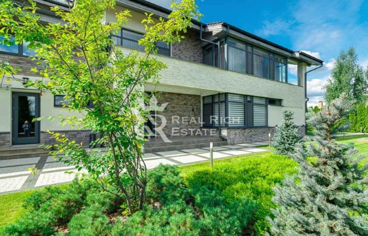 2-этажный коттедж 1 127.4 м² с отделкой